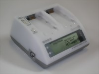 sony-ac-vqp10-lader-voor-v-_-h--en-p-serie-batterijen-medium.jpg